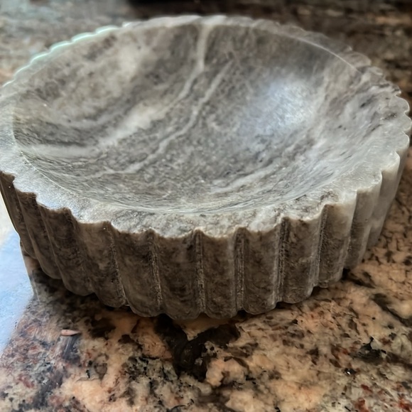 Toronto Marble Dish Threshold with Studio McGee - Picture 5 of 9